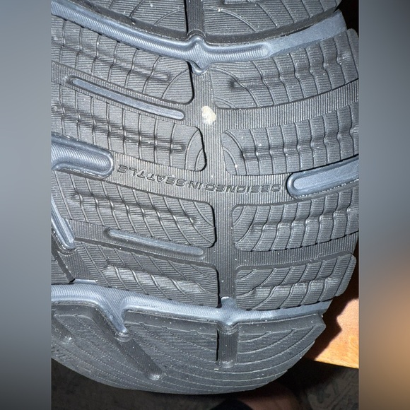 EUC Men’s Brooks Adrenaline GTS 22  - Size 11 Medium (D) - Picture 6 of 8